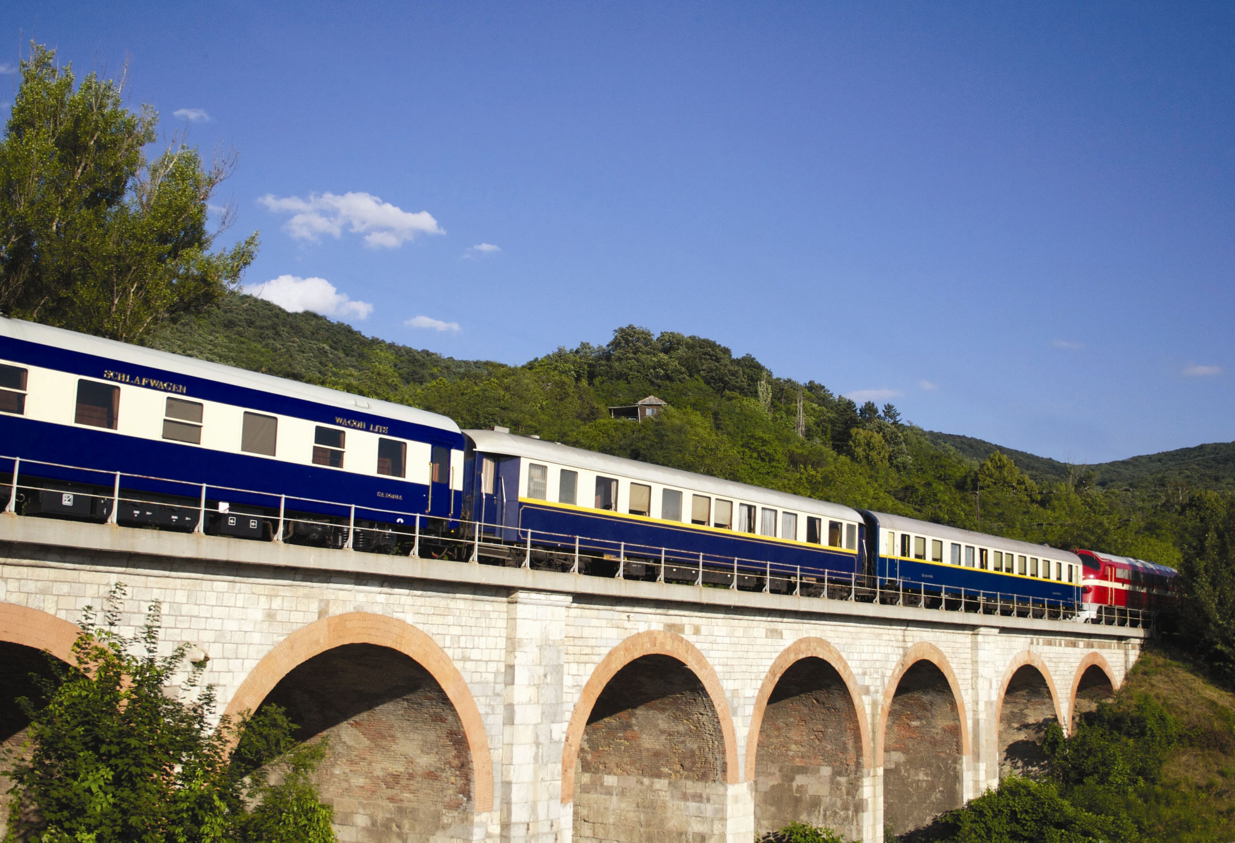 Tren de LUX pe ruta Budapesta-Teheran, cu oprire inclusiv în România. Cât costă şi ce servicii oferă o călătorie