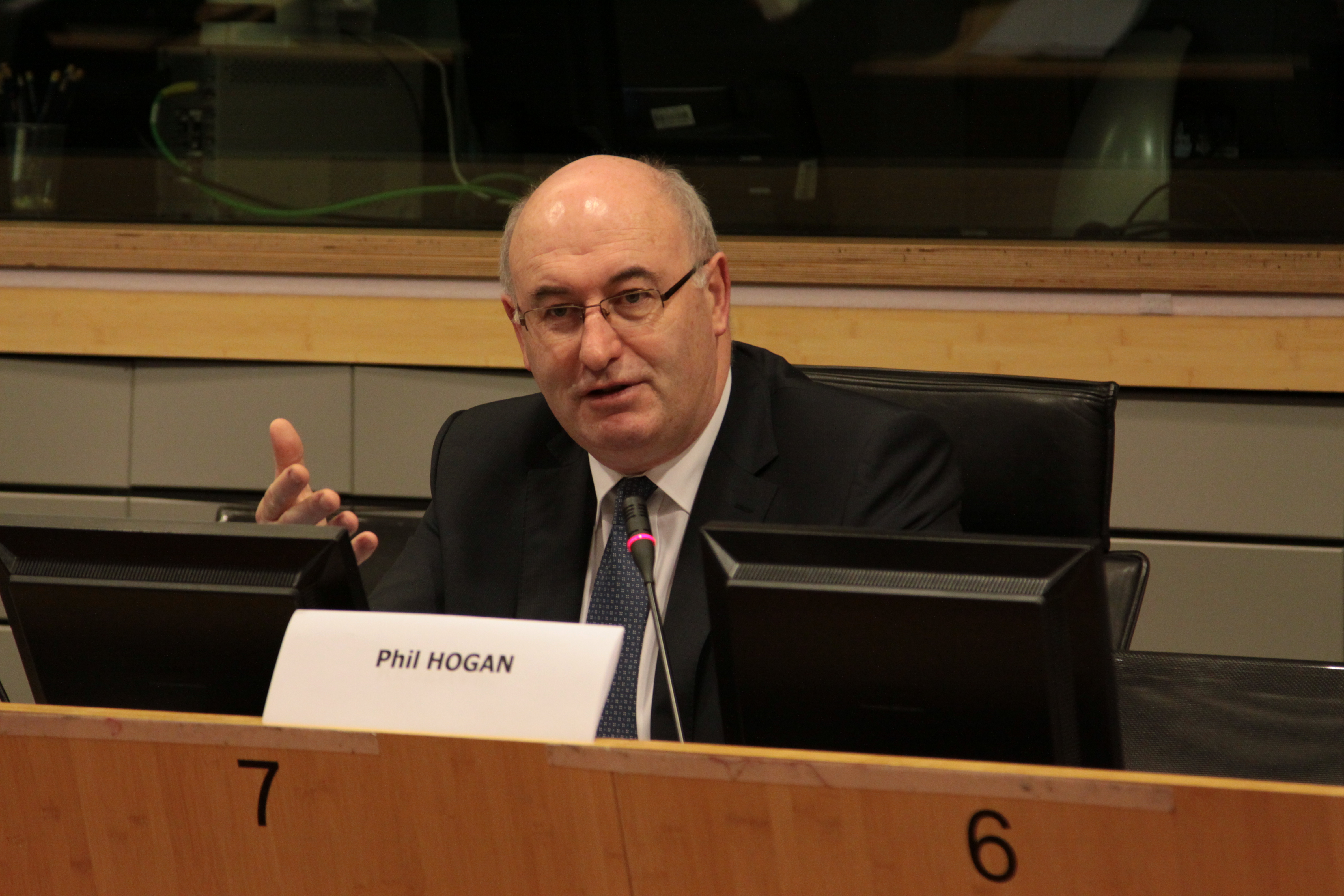 Phil Hogan:”Abordarea ecologică, orientare de perspectivă în agricultura europeană” – Matinal agrar cu Petronela Cotea Mihai (22.02.2015)