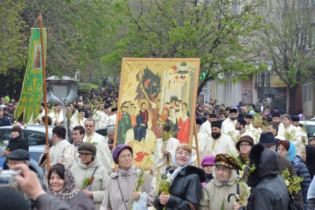 (AUDIO) Iași: Tradiţionala procesiune prilejuită de sărbătoarea Floriilor