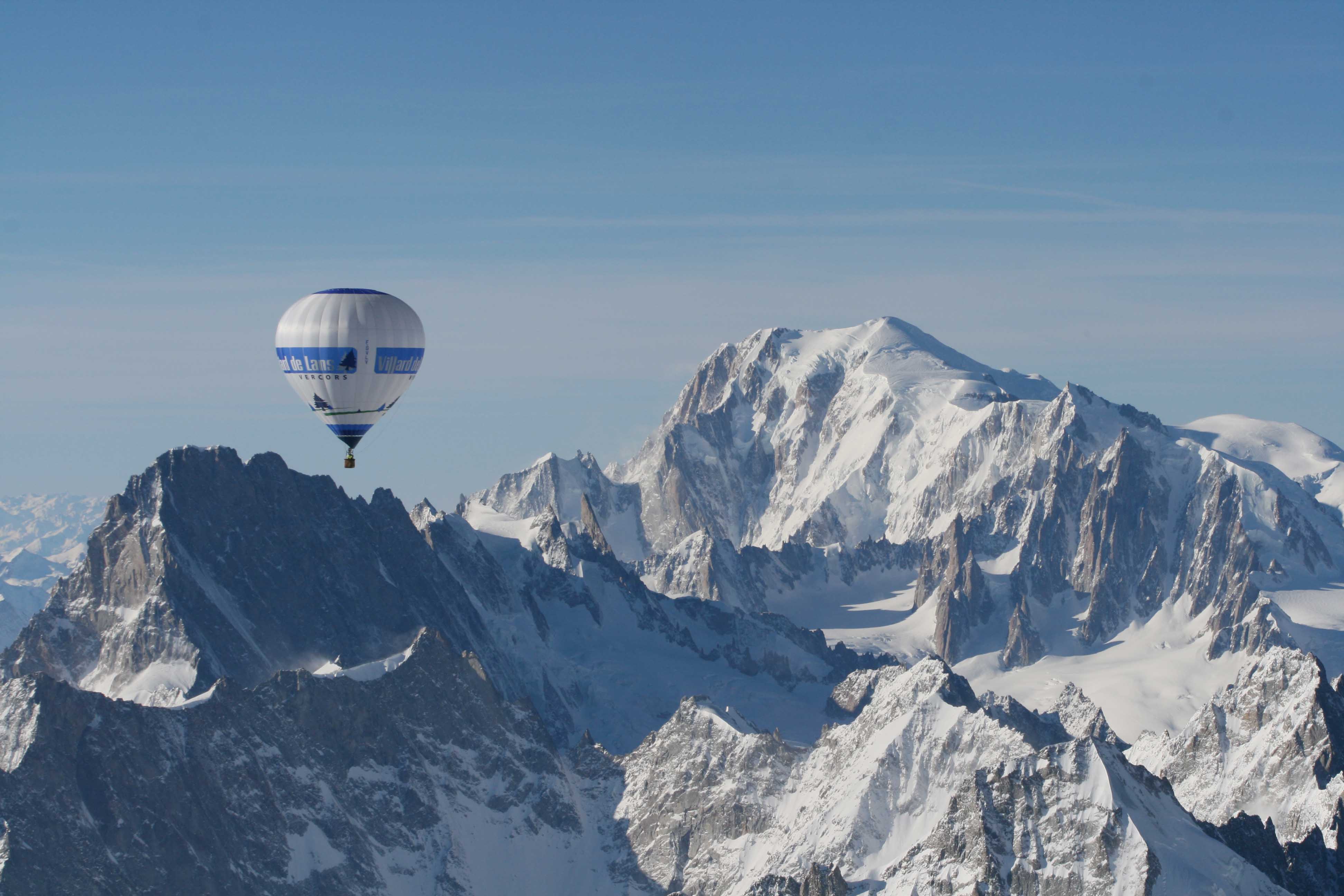 Canicula a topit gheaţa de pe Mont-Blanc de 3 ori mai repede decât de obicei