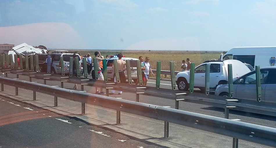 (FOTO) Accident grav pe Autostrada Soarelui. Un tir a intrat pe contrasens.