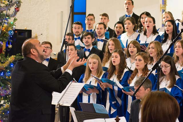 Concert tradiţional de colinde susţinut de Corul „Juvenes Ecclesiae” (VIDEO)