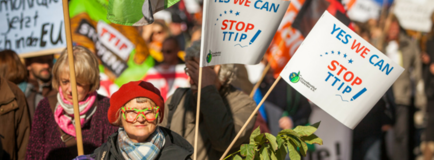 Proteste în Olanda faţă de acordul de comerţ pe care Uniunea Europeană îl negociază cu SUA