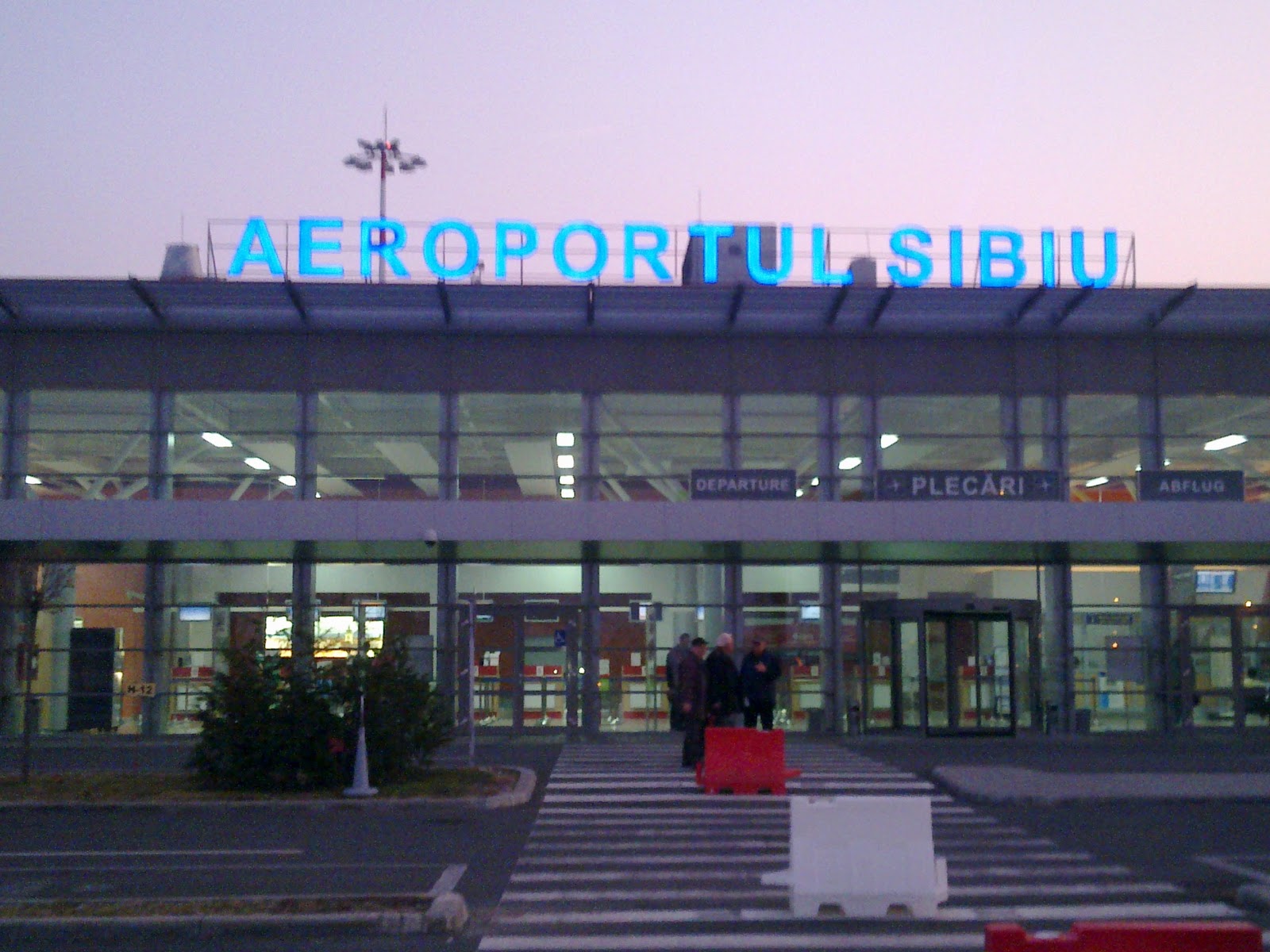 Sibiu: O femeie a fost înjunghiată în parcarea aeroportului de fostul soţ