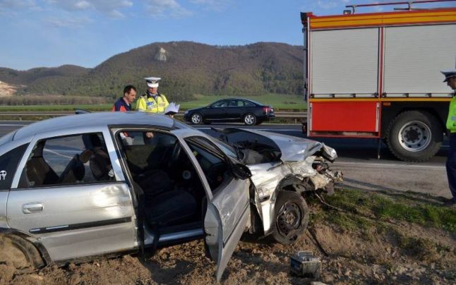 Galaţi: Un mort şi trei răniţi, într-un accident rutier deosebit de grav