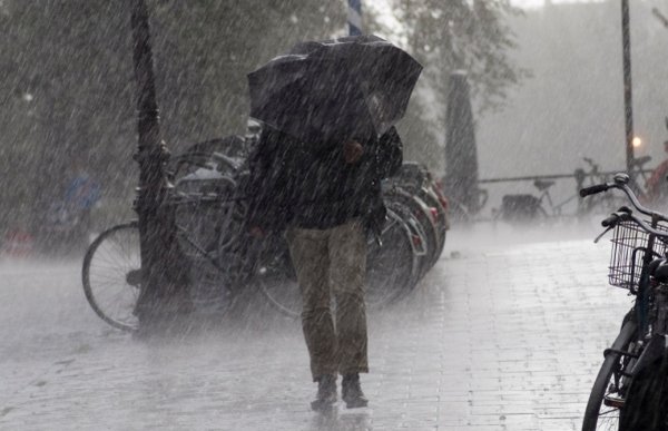 O nouă avertizare COD PORTOCALIU de precipitații valabilă pentru județele Iași, Neamț și Bacău