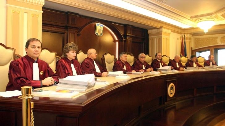 Curtea Constituţională a decis: Alegerile vor avea loc într-un singur tur