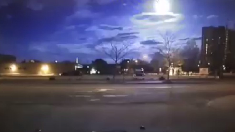 (VIDEO) INCREDIBIL: Un meteorit a pătruns în atmosfera pământului