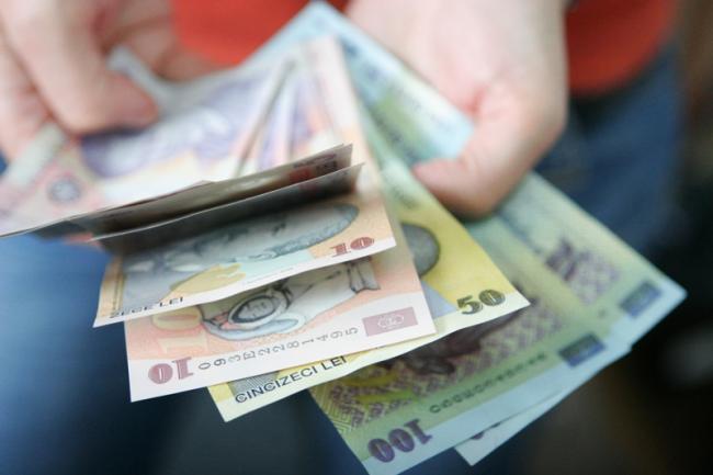 Salariul minim brut pe economie creşte, de astăzi, la 1250 de lei