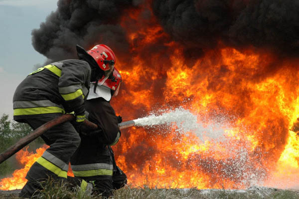 Vaslui: Pericol de explozie din cauza unui incendiu la Şcoala Elena Cuza