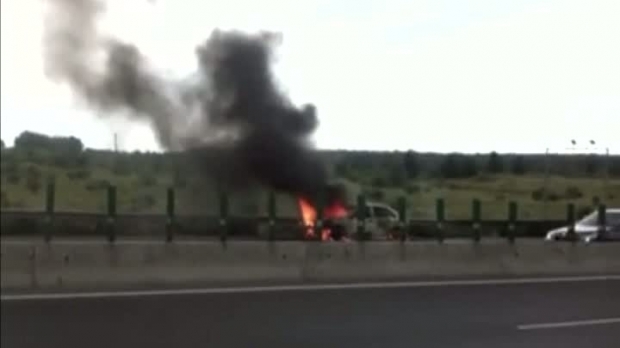 Traficul pe centura Capitalei, oprit din cauza unui autovehicul care a luat foc