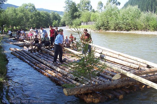 (AUDIO) Suceava: Festivalul Național al Păstrăvului de la Ciocănești a început cu un program adaptat la Ziua de Doliu Național în memoria Reginei Ana