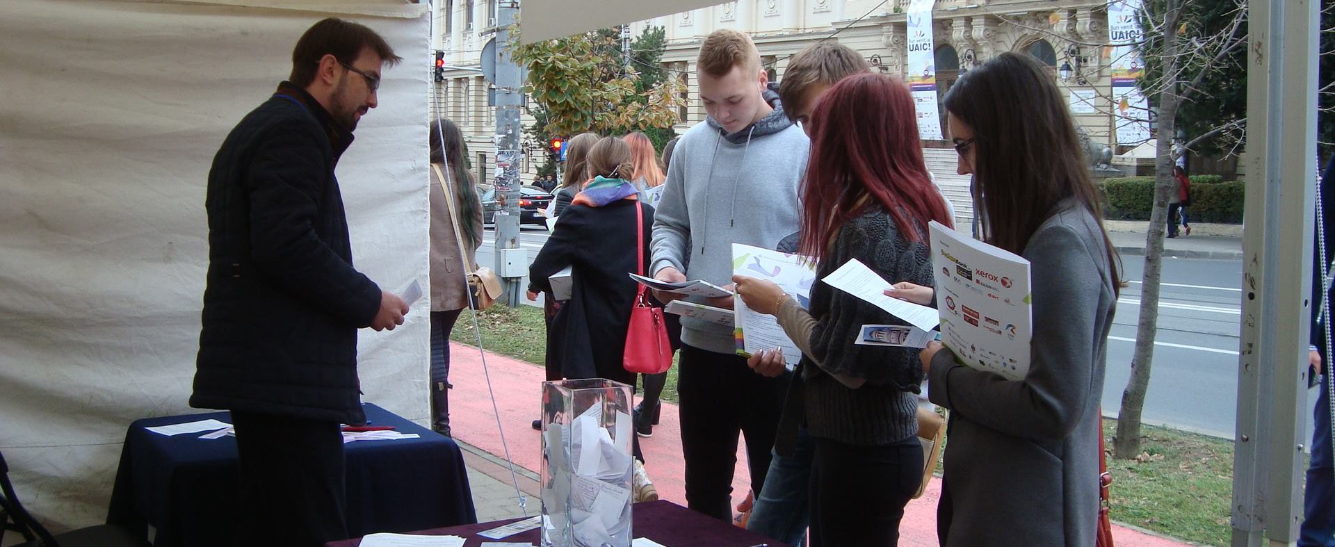 Iaşi: Biblioteca Centrală Universitară „Mihai Eminescu” se muta pentru trei zile la cort – „Bun venit la UAIC”