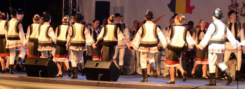 Iaşi: Festivalul folcloric internaţional „Trandafir de la Moldova”