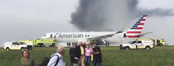 (FOTO/VIDEO) SUA: Cel puțin 20 de persoane rănite în urma evacuării unui avion pe aeroportul Chicago O’Hare