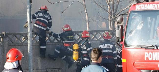 (AUDIO) Vaslui: Incendiu în Piaţa 1 Mai din Bârlad