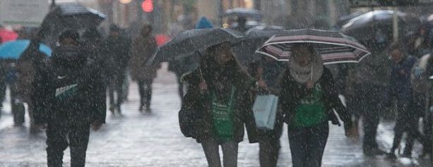 INFORMARE METEOROLOGICĂ: Ploi, precipitaţii mixte şi vânt puternic în toate judeţele din Moldova