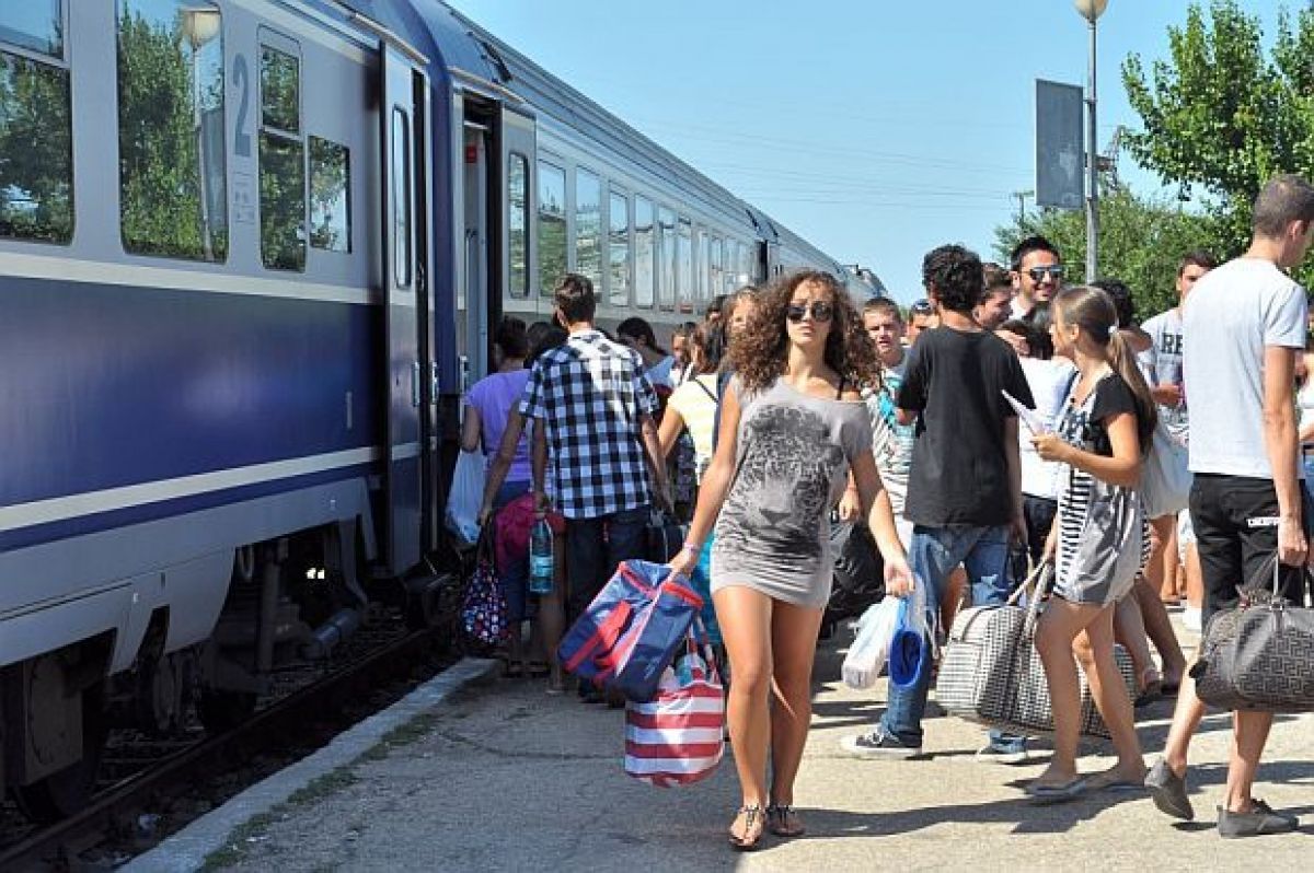 Liga Studenţilor solicită Ministerului Transporturilor să acorde reducerea de 50% pentru transportul feroviar la toate titlurile de călătorie