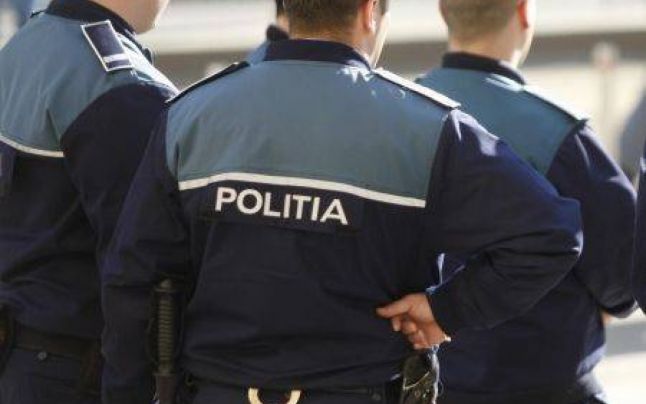 Galaţi: Bărbat prins în flagrant în timp ce încerca să mituiască mai mulţi poliţişti locali