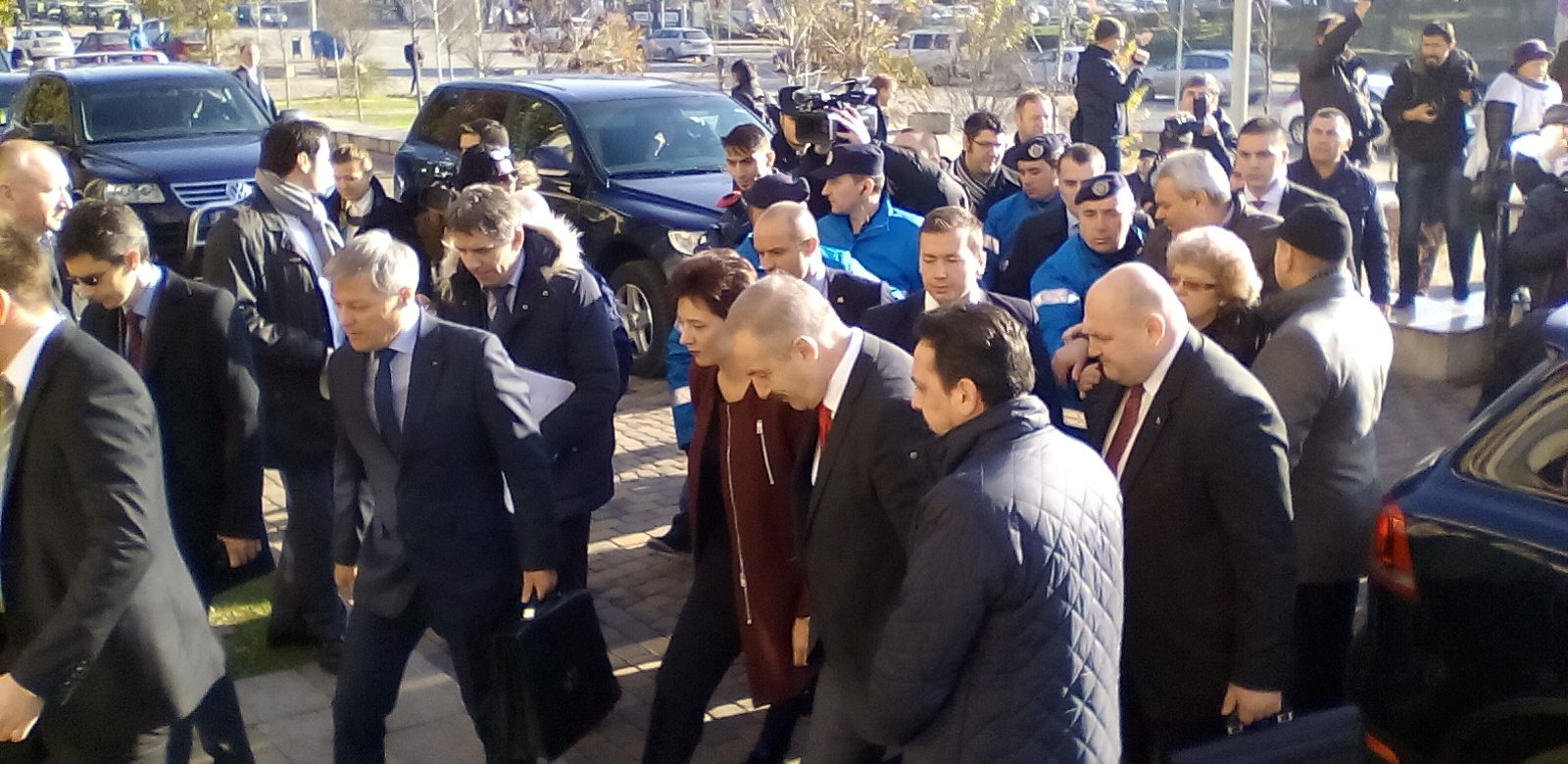 (FOTO/AUDIO) Dacian Cioloş a fost întâmpinat cu proteste la Iaşi