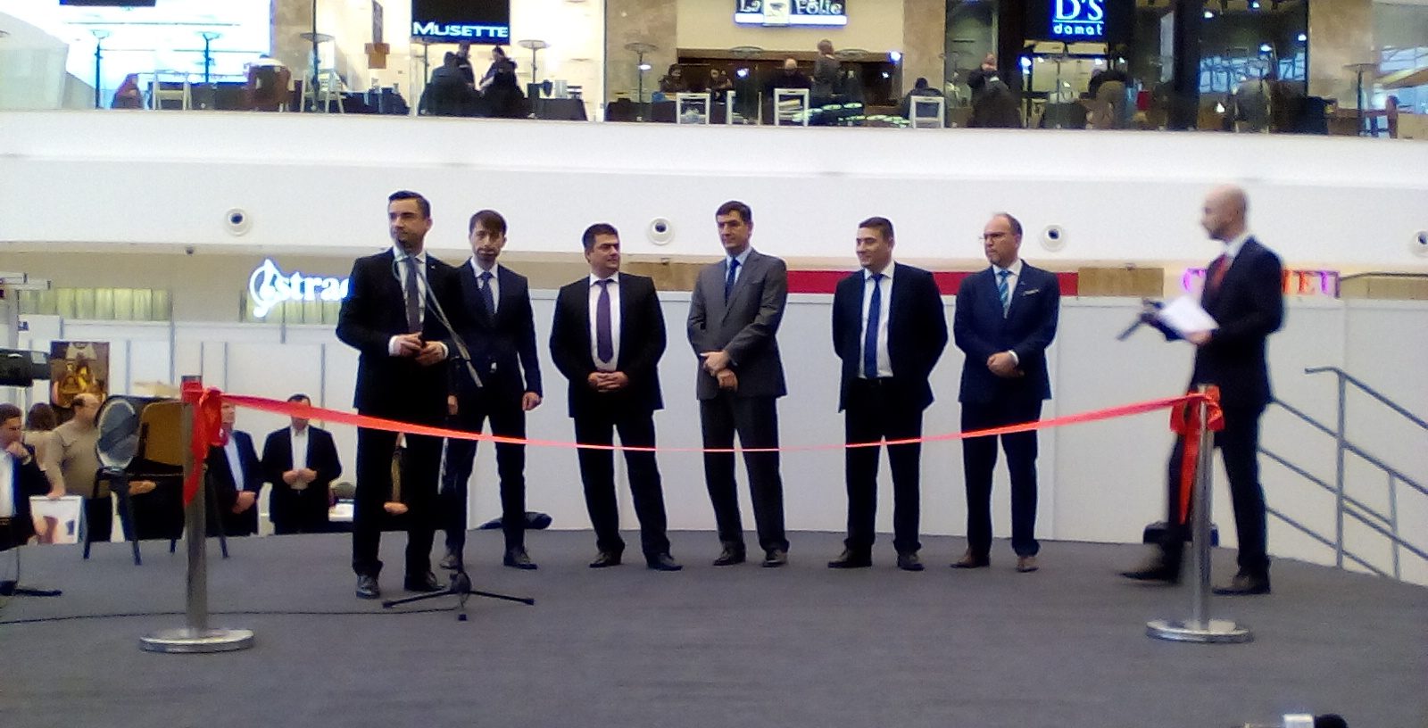 (AUDIO/FOTO) Iaşi: Astăzi a fost inaugurată expoziţia Fabricat în Moldova