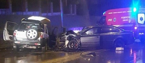 Botoşani: Un mort şi cinci răniţi în urma coliziunii frontale între două autovehicule