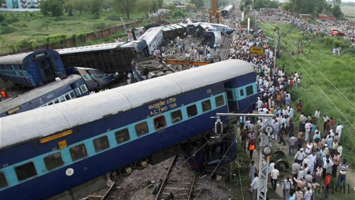 (UPDATE) India: Un tren de pasageri a deraiat în nordul țării. Cel puțin 95 de oameni au murit şi peste 150 au fost rănite