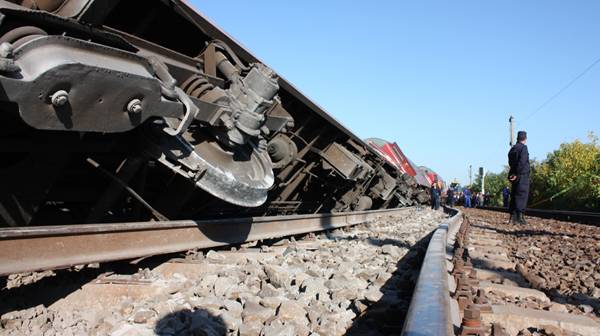 Tren marfar încărcat cu azotat de amoniu, deraiat la Ditrău