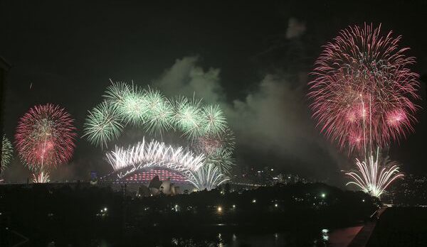 Focuri de artificii spectaculoase la Sydney pentru celebrarea trecerii în noul an