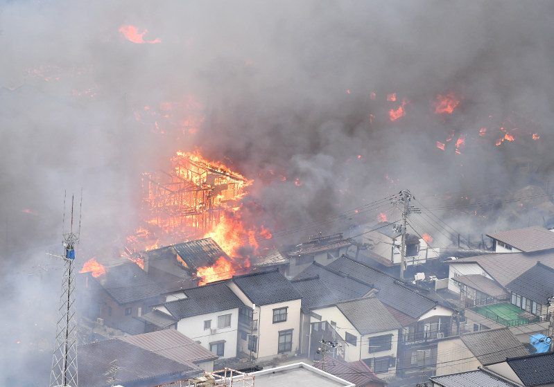 Japonia: Un incendiu uriaș în orașul Itoigawa a cuprins peste 140 de clădiri