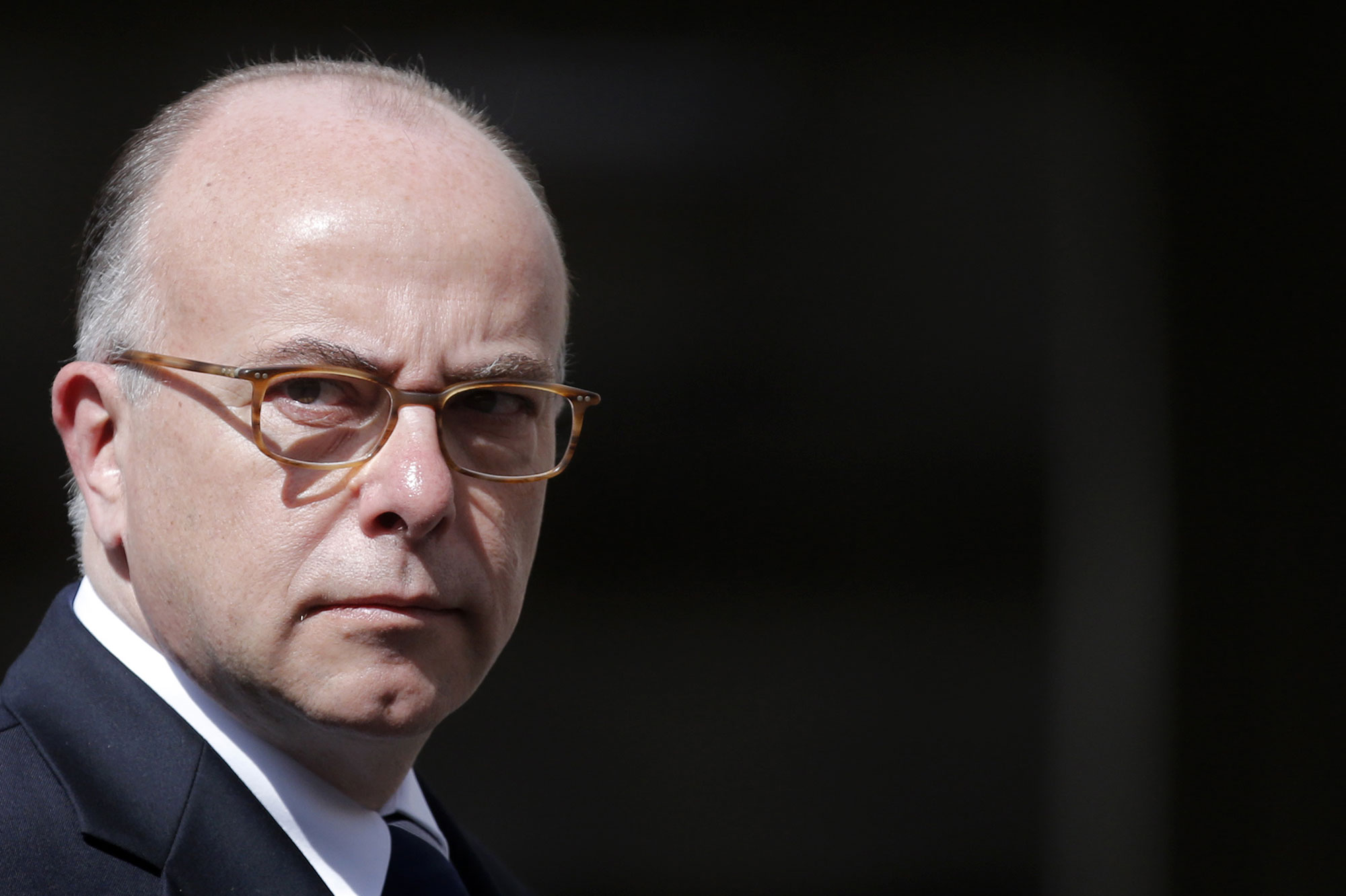 Bernard Cazeneuve a fost numit în funcţia de prim-ministru al Franţei