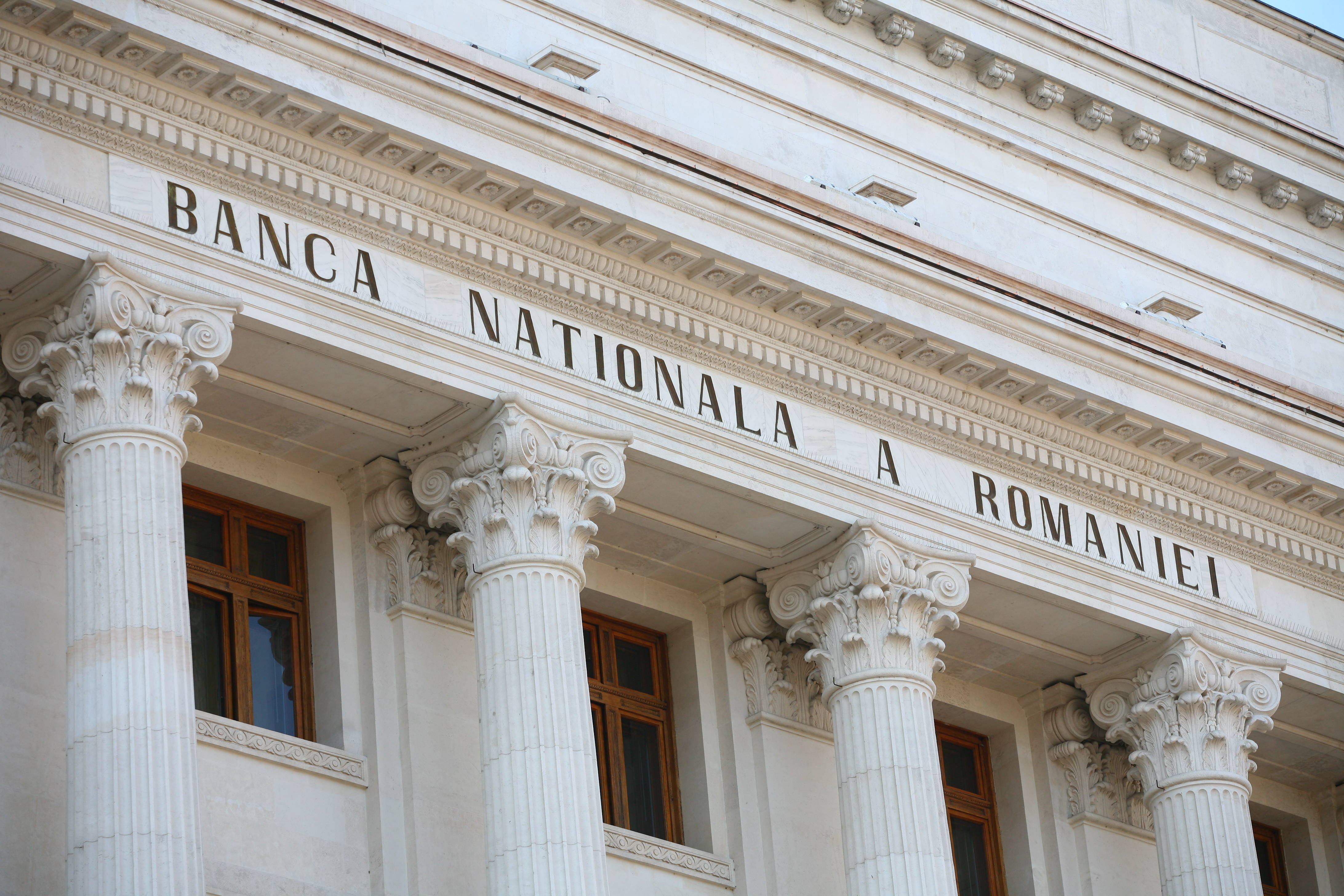 Banca Naţională se aşteaptă la o inflaţie mai mare spre finalul acestui an decât anticipa cu doar câteva luni înainte