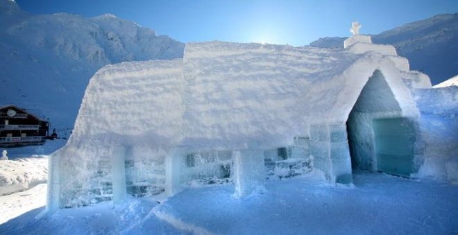 La Bâlea Lac se deschide hotelul de gheaţă