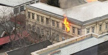 Iaşi: Incendiu pe strada Lăpuşneanu. O persoană a ajuns la spital