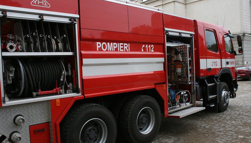 Botoşani: Zeci de persoane evacuate dintr-un imobil, în urma unui incendiu