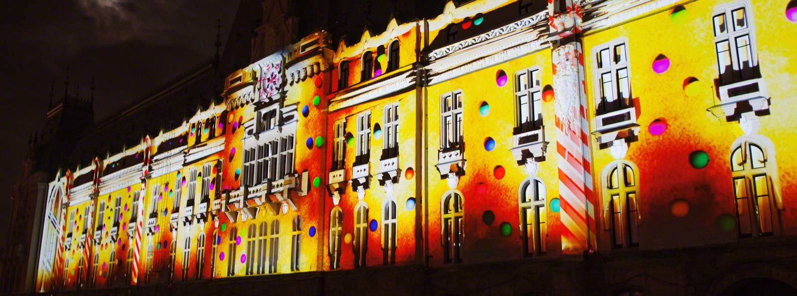 (LIVE VIDEO) LightUp Festival: spectacol unic de video mapping. Proiecții pe Palatul Culturii