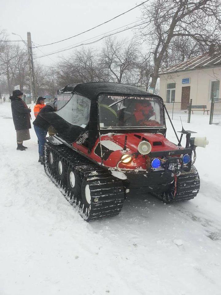 (FOTO) Iaşi: O gravidă în travaliu a fost dusă la spital de angajaţi ai ISU