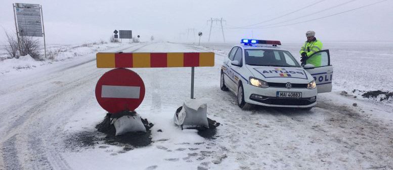 Centrul Infotrafic: Situaţia drumurilor blocate şi cu acces restricţionat din cauza zăpezii