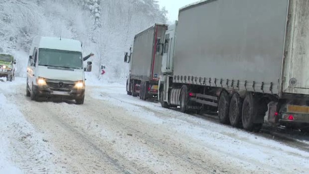 Vaslui: TIR-uri blocate la intrarea în Huşi, dinspre Albiţa