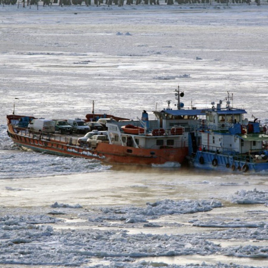 Galaţi: Travesarea Dunării cu bacurile, suspendată