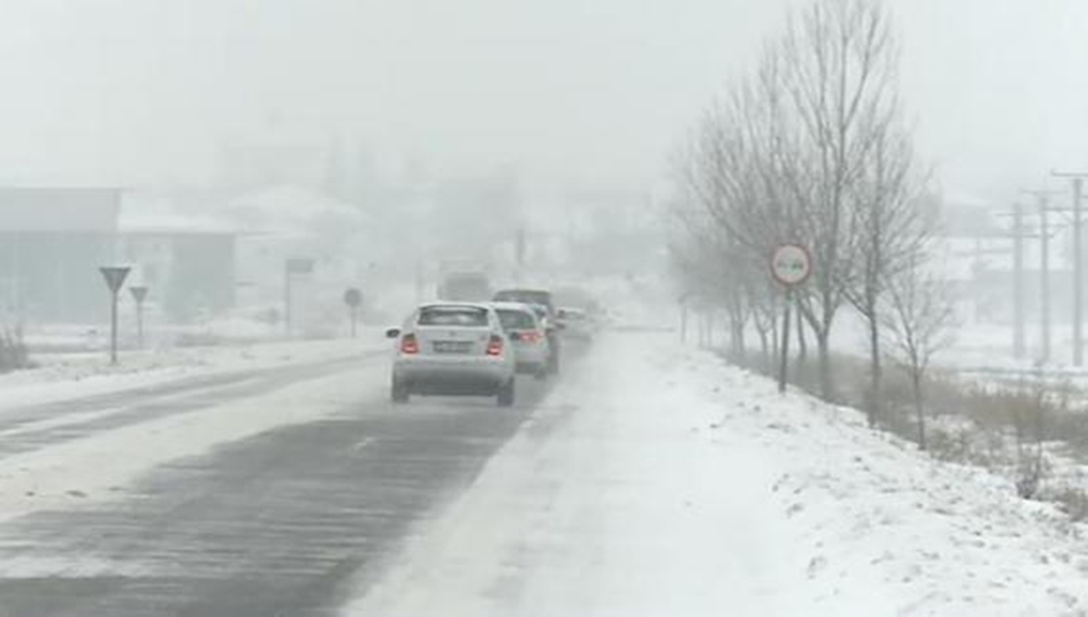 Atenţie şoferi de TIR! – Drumul de la Iaşi spre Vaslui, prin localitatea Grajduri este blocat