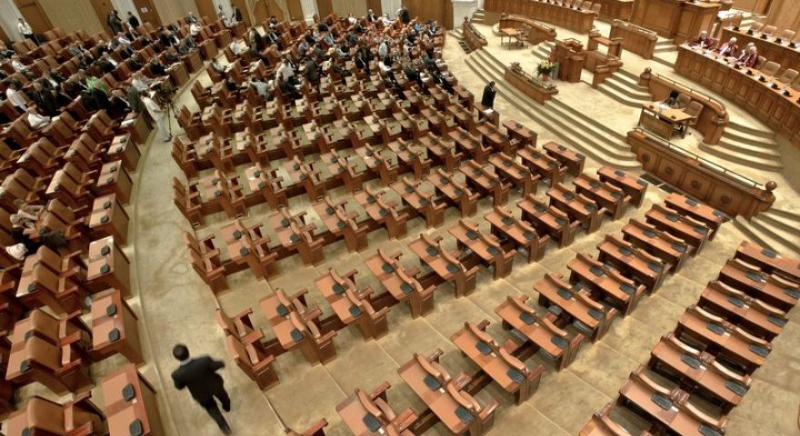 Miniştrii propuşi sunt audiaţi astăzi în Parlament şi primesc votul de învestitură