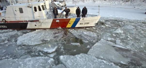 Circulaţia bacurilor peste Dunăre la Galaţi a fost suspendată