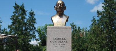 Vaslui: Bustul marelui sculptor român Marcel Guguianu a fost vandalizat