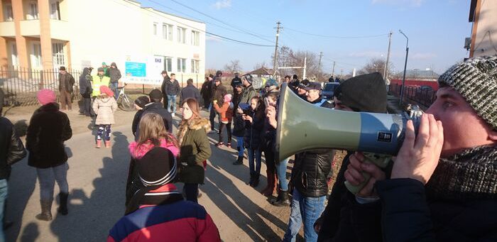 Botoşani: Protest în comuna Corni împotriva primarului Dorel Dorneanu