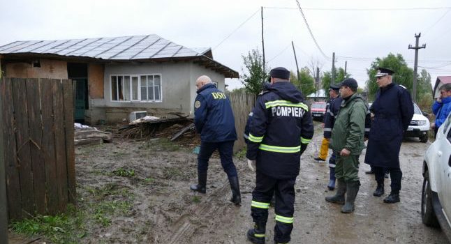 Suceava: Gospodării evacuate din cauza inundaţiilor la Vatra Dornei