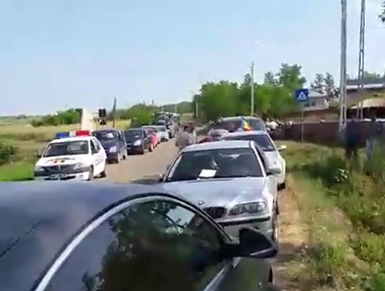 Botoşani: Protest faţă de starea drumului naţional DN 24 C, singurul drum naţional de pământ