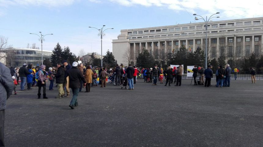 Maraton al democraţiei, în jurul Guvernului