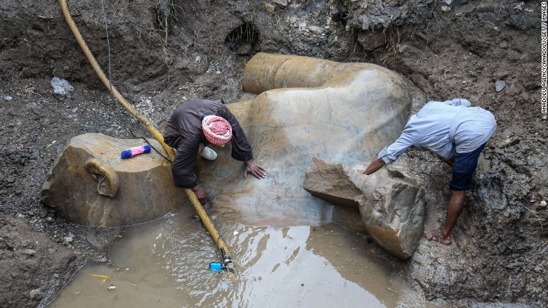 Autoritățile egiptene susțin că statuia descoperită recent la Cairo nu l-ar reprezenta pe faraonul Ramses al II-lea