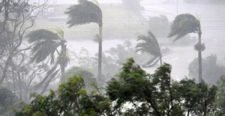 (VIDEO)Ciclonul Debbie a lovit nord-estul Australiei provocând rafale de vânt de până la 270 km/h